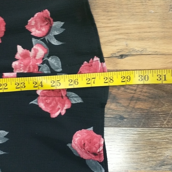 Knee Length Black Skirt with Red Roses - Plus size 3X - Button Front - NWT - Picture 5 of 12